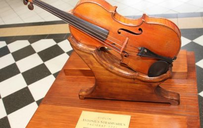 25.11.2020 Violín que perteneció a Eduardo Fabini se encuentra en exposición 25.11.2020 Violín que perteneció a Eduardo Fabini se encuentra en exposición
