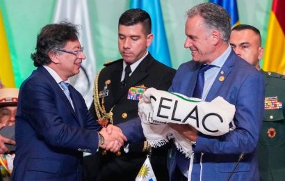 Yamandú Orsi asume la presidencia de la Celac y aboga por el diálogo y el consenso regional