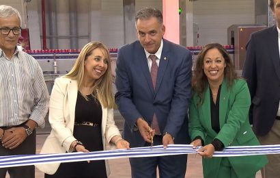 Orsi visitó nueva línea de producción de latas de refrescos en planta de Coca-Cola